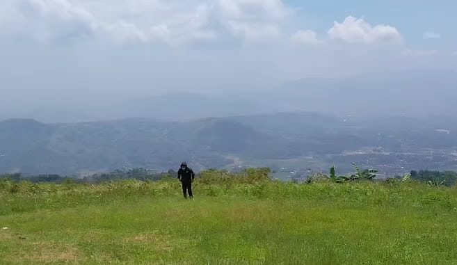 Pemandangan menawan di Puncak Peuyeum Sukabumi. (Sumber: Aril)