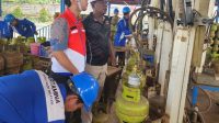 TELITI: Pertamina Patra Niaga RJBB melakukan pengawasan dan pengecekan takaran isi tabung LPG ukuran 3 kg di beberapa titik SPBE dan SPPBE di wilayah Sales Area Retail Banten pada Rabu (29/5).(ist)