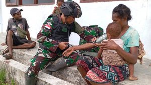 Jamin Kesehatan Warga Perbatasan, Satgas Yonif 310 Sukabumi Gelar Pengobatan Keliling