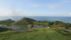 Wisata Murah di Pantai Karang Bolong di Sukabumi, Bekas Penggalian Pasir Hitam yang Menawan