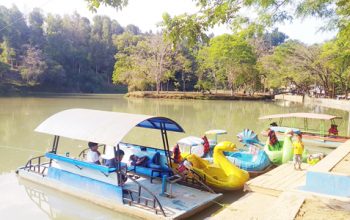 Objek wisata Situ Sukarame di Kampung Sukarame, Desa/Kecamatan Parakansalak merupakan destinasi wisata berupa danau dengan latar bukit yang indah di Sukabumi.