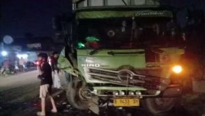 Dump Truk Adu Banteng di Cileungsi Bogor, Diduga Hilang Kendali