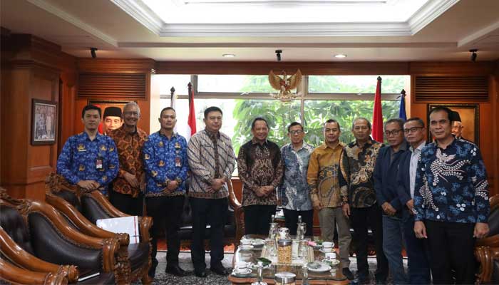 Menteri Dalam Negeri Tito Karnavian dan PWI