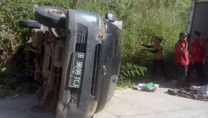 Mobil Box terguling di CidadapSukabumi