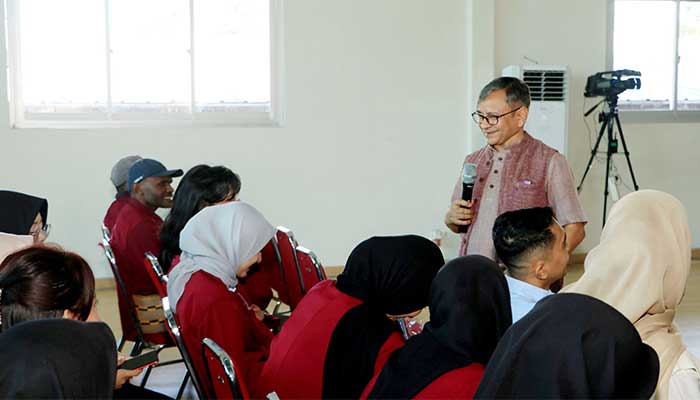 Nusa Putra Gandeng Profesor India