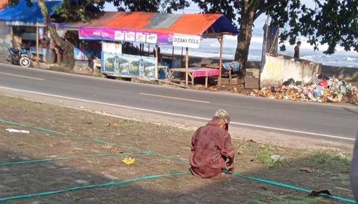 Pedagang Pantai Karanghawu Sukabumi