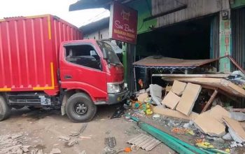 Truk Masuk Warung Nasi Padang