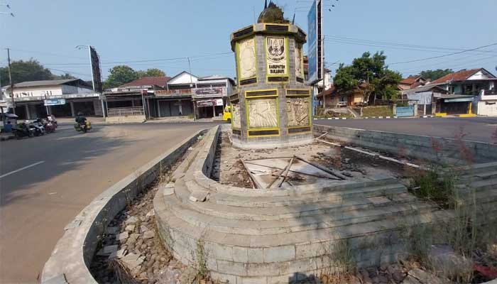 Tugu Jangilus Palabuhanratu Sukabumi