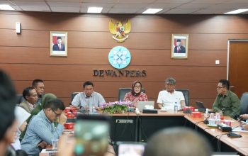 Ketua Dewan Pers Ninik Rahayu memberikan keterangan selepas konferensi pers terkait RUU Penyiaran di Jakarta, Selasa (14/5/2024). (Dewan Pers)