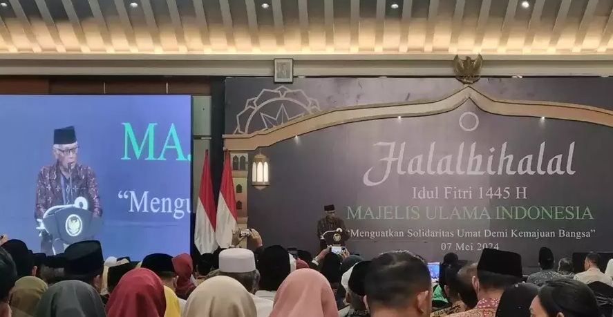 Masih dalam suasana Idul Fitri 2024, Majelis Ulama Indonesia menggelar Halalbihalal nasional di Jakarta, Selasa (7/5).