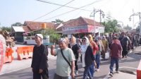Penampakan Warga Sukabumi Datangi Rumah Dedi Mulyadi Pakai Mobil Bak di Subang