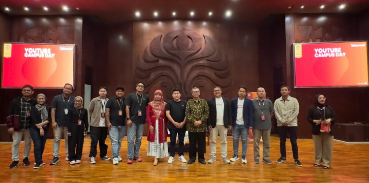 BERSINERGI: Foto bersama Business Growth and Analytics Area Telkomsel Khairil Irfan Partomuan D dan jajaran, Country Head YouTube Indonesia Suwandi Widjaja dan Direktur Direktorat Pengembangan Karir dan Hubungan Alumni UI Ahmad Syafiq dalam acara YouTube Campus Day di UI, Selaa (28/5).. (Ist)