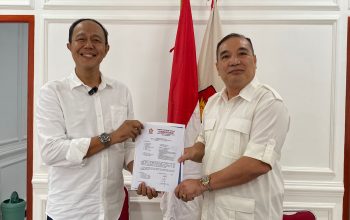 MENDAFTAR : Ketua DPD Partai NasDem Ayep Zaki kembali mendaftarkan diri sebagai bakal calon Walikota dan Wakil Walikota Sukabumi. Kali ini, dirinya mendaftarkan diri ke Partai Gerindra Kota Sukabumi