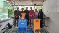 Dukung Program Bank Sampah IPPEC, Tim Dosen Universitas BSI Sukabumi Serahkan Mesin Pencacah dan Mesin Pengering Sampah Anorganik