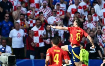 Gelandang Spanyol Fabian Ruiz (kanan) merayakan golnya yang turut memenangkan Spanyol dalam laga melawan Kroasia di Grup B Euro 2024 di Olympiastadion, Berlin, Sabtu (15/6/2024). (Christophe Simon)