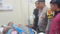 Aparat Polsek Bogor Tengah mengunjungi korban ledakan gas elpiji di RS Ummi Kota Bogor. (Polresta Bogor Kota)
