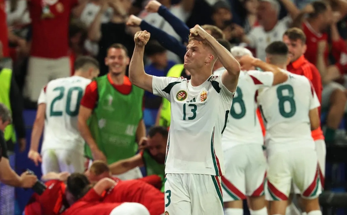 Gelandang Hungaria Andras Schaefer merayakan gol timnya ke gawang Skotlandia pada pertandingan Grup A Piala Eropa 2024 di Stuttgart Arena, Stuttgart, Minggu (23/6/2024). (AFP/Lluis Gene)