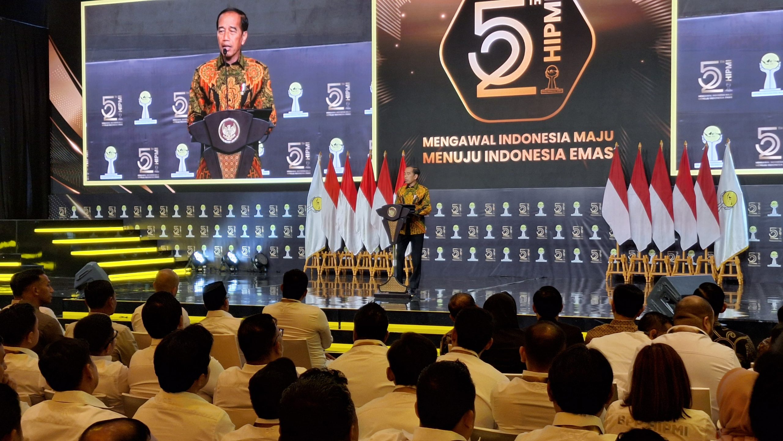 Presiden Joko Widodo (Jokowi) meminta pengusaha untuk tidak khawatir jika presiden berganti.-Disway.id/Anisha Aprilia-
