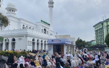 Suasana shalat Idul Adha di Masjid Al-Azhar, Kebayoran Baru, Jakarta Selatan, Minggu (16/6/2024). (Fath Putra Mulya)