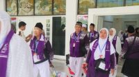 Jamaah calon haji berangkat dari Lapangan Tegar Beriman, Cibinong, Kabupaten Bogor, Jawa Barat. (M Fikri Setiawan)