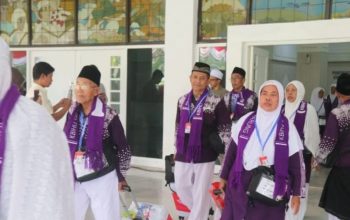 Jamaah calon haji berangkat dari Lapangan Tegar Beriman, Cibinong, Kabupaten Bogor, Jawa Barat. (M Fikri Setiawan)