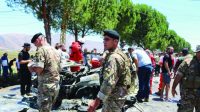 Anggota layanan darurat dan keamanan serta penduduk berkumpul di sekitar bangkai mobil di lokasi serangan Israel di kota al-Khiyara di wilayah Bekaa Barat Lebanon pada Sabtu, 22 Juni 2024/Net