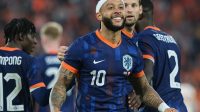 Momen selebrasi Memphis Depay usai cetak gol di laga Belanda vs Kanada, uji coba internasional Juni 2024 (AP Photo/Patrick Post)