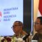 Kepala Sekretariat Kepresidenan Heru Budi Hartono (kanan) bersama Sekretaris Kemensesneg Setya Utama memberikan keterangan saat peluncuran logo HUT Ke-79 RI di Wisma Negara, kompleks Istana Kepresidenan, Jakarta, Senin (24/6/2024). (Hafidz Mubarak A)