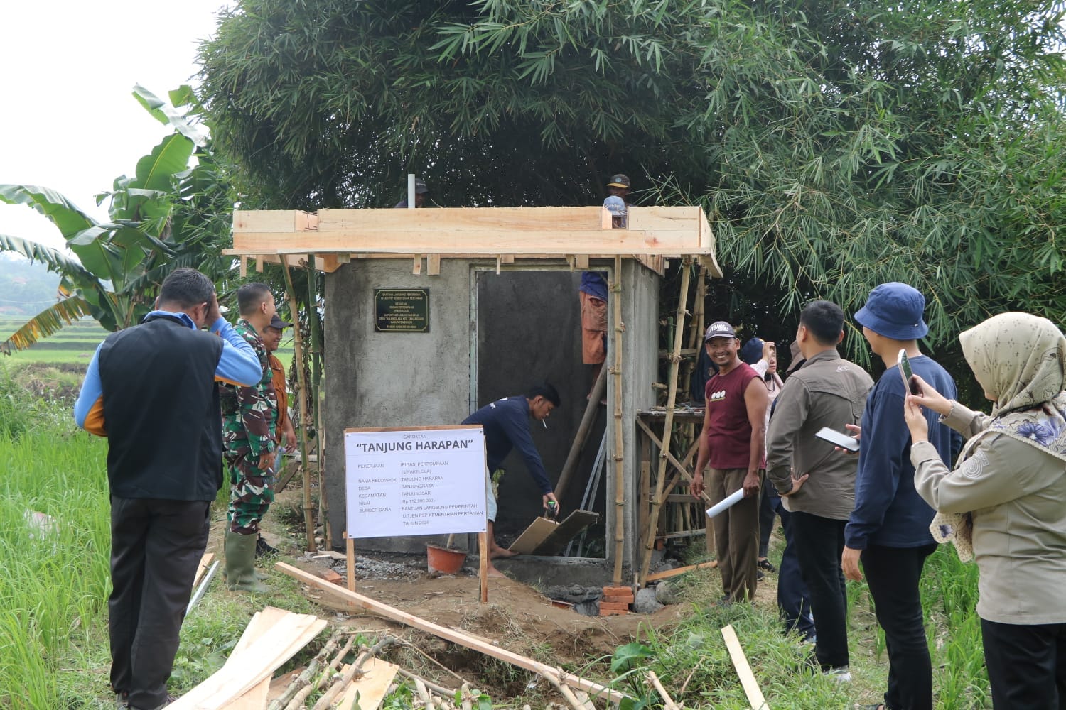 kelompok tani (poktan) yang terlibat dalam program irigasi perpompaan ini turut dipantau, dengan tujuan memastikan ketersediaan dan distribusi air irigasi yang memadai.