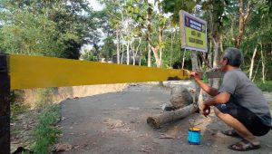 Belum Diperbaiki Jalan Amblas di Cibuntu Dipasangi Pembatas Jalan Setelah Ada Korban