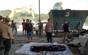 KECELAKAAN KERJA  : Kondisi jasad Usman (21), seorang pekerja PT BBM, tewas setelah tergiling mesin penghalus batu bara di Kampung Ciembe, RT (005/013) Desa Padabeunghar, Kecamatan Jampangtengah, Kabupaten Sukabumi.(FOTO : UNTUK RADAR SUKABUMI)