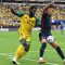 Pemain Ekuador Jeremy Sarmiento mengontrol bola dan dibayangi oleh pemain Jamaika Shamar Nicholson saat pertandingan penyisihan Grup B Copa America 2024 antara kedua tim di Allegiant Stadium, Las Vegas, Nevada, pada 26 Juni 2024. (Getty Images via AFP/Cadice Ward)