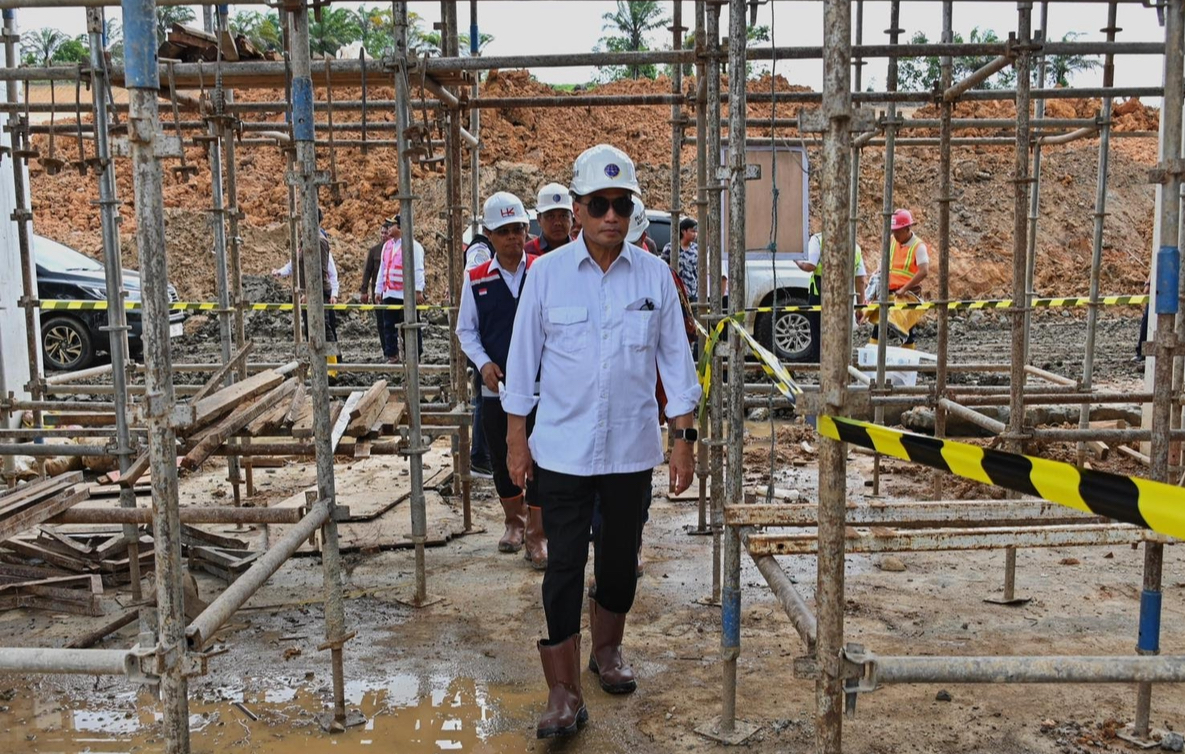 Menteri Perhubungan Budi Karya Sumadi kembali mengecek progres pembangunan Bandara Ibu kota Nusantara (IKN) yang ditargetkan bisa beroperasi pada 1 Agustus 2024- Dok. Kemenhub-