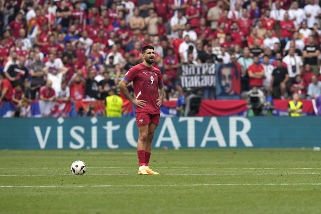 Pemain Serbia, Aleksandar Mitrovic (c) AP Photo/Antonio Calanni