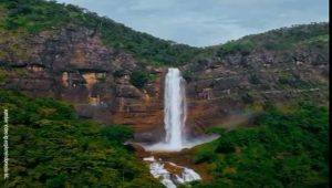 Menyelami Keaslian Air Terjun Sukabumi melalui Curug Cikanteh