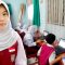 PRESTASI: Siswa SDN Cipanas Kota Sukabumi, Aqilla Ainayya Rafanda berhasil menjadi Juara OSN IPA Jenjang SD Tingkat Kota Sukabumi, atas prestasinya ia maju ke lomba yang sama di tingkat Provinsi Jabar mewakili Kota Sukabumi. (Insert) Pengawas OSN sedang mengawasi peserta. (vijar/radarsukabumi)