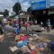 Pemerintah Kabupaten Bogor membongkar 331 bangunan tanpa izin serta lapak PKL untuk di relokasi pada Rest area Gunung Mas. Foto : Hendi Novian / Radar Bogor.