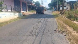 Kondisi Jalan Provinsi Ruas Jalan Wado Sumedang Dibiarkan Rusak? Pengamat Bilang Begini