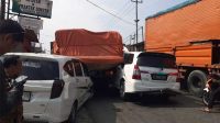 Kecelakaan Beruntun Jalan Sukabumi Bogor, Tronton Mundur Seruduk Mobil dan Motor di Cisaat