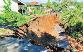 Longsor Jalan Caringin Sukabumi