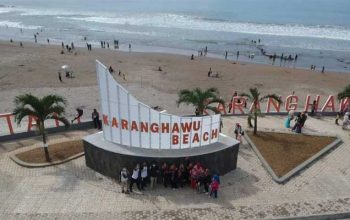 Pantai-Karanghawu-Sukabumi