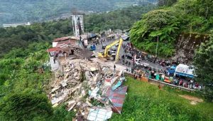 Penertiban PKL Puncak Bogor Hari Ketiga Kembali Ricuh, Anggota Satpol PP Alami Luka di Wajah