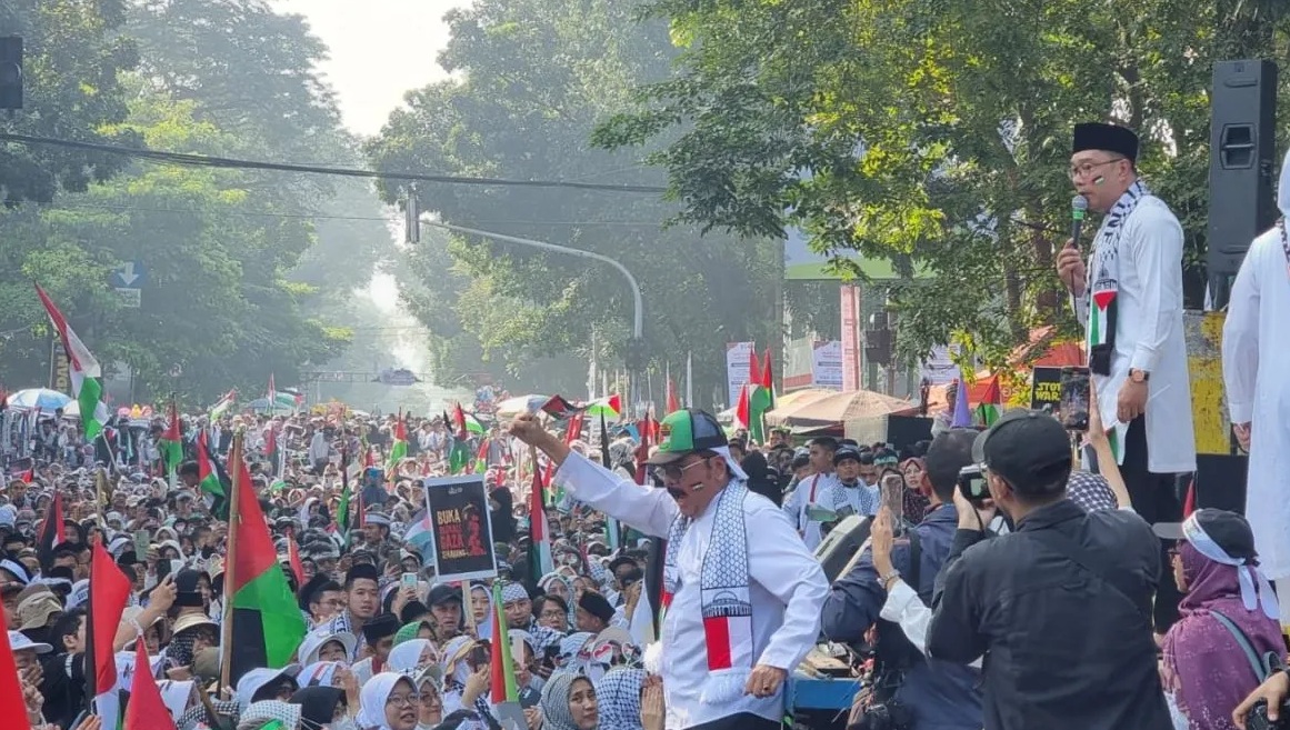 Situasi aksi Jawa Barat Melawan Zionis di depan Gedung DPRD Jabar, Sabtu (8/6/2024). (Ricky Prayoga)