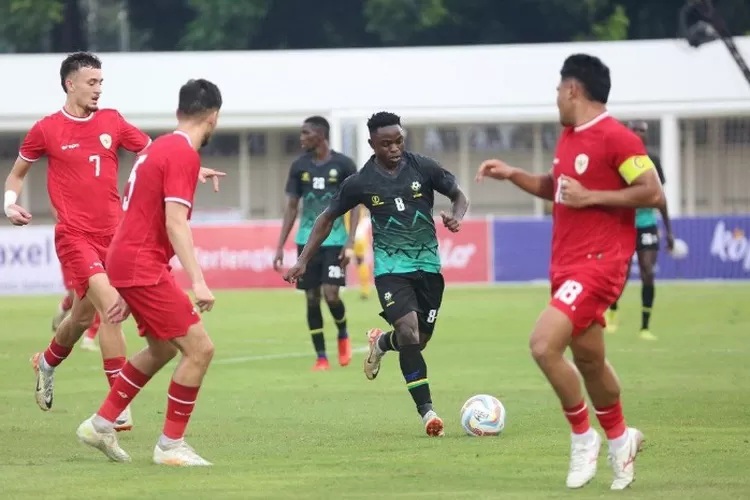 Duel Indonesia vs Tanzania di laga uji coba di Stadion Madya, Jakarta, Minggu (2/6/2024). (Sumber: Instagram @tanfootball)