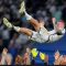 Toni Kroos merayakan kemenangan bersama rekan-rekannya setelah memenangkan Liga Champions 2023/2024