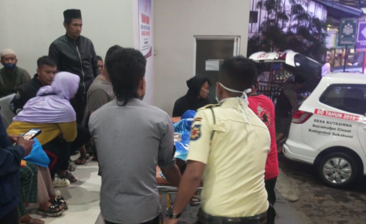 Tiga orang pemuda asal Kecamatan Cisaat, Kabupaten Sukabumi, meninggal dunia setelah menenggak minuman racikan kandungan alkohol 70 persen dengan minuman energi.