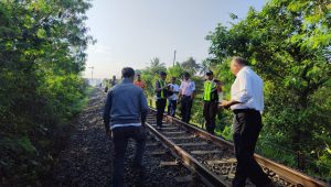 Detik-detik Warga Cimenteng Sukabumi Tertemper Kereta di Luar Jadwal KA Pangrango