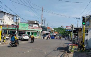 lampu-merah-di-perempatan-jalan-Bhayangkara