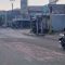Lampu merah di perempatan jalan Bhayangkara