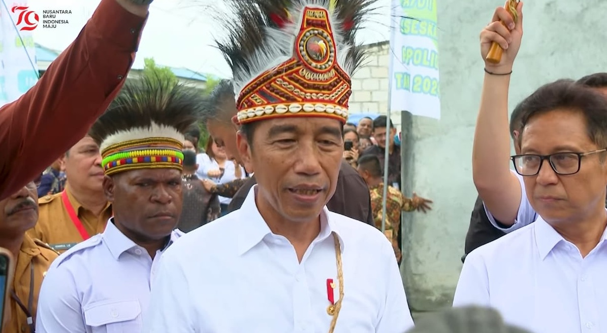 Presiden Jokowi mengatakan sampai saat ini Surat Presiden (Surpres) pergantian Hasyim Asy'ari sebagai komisioner KPU masih dalam proses administrasi.--Youtube Sekretariat Presiden